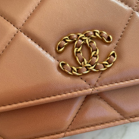 Chanel 19 WOC brown - Picture 12 of 14